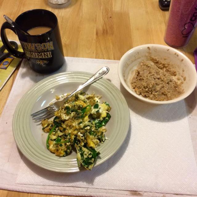 Spinach/egg omelet and cinnamon/PB oatmeal